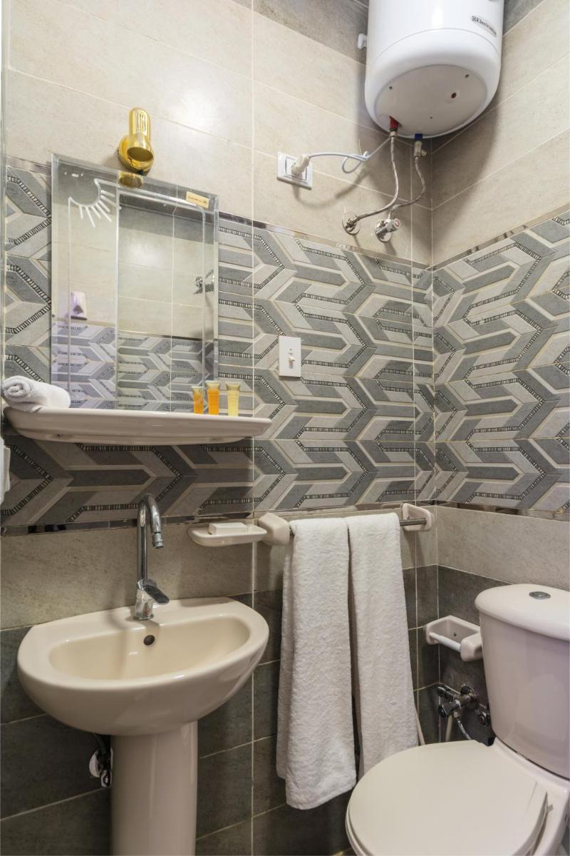 Pyramids Village Inn - Housity