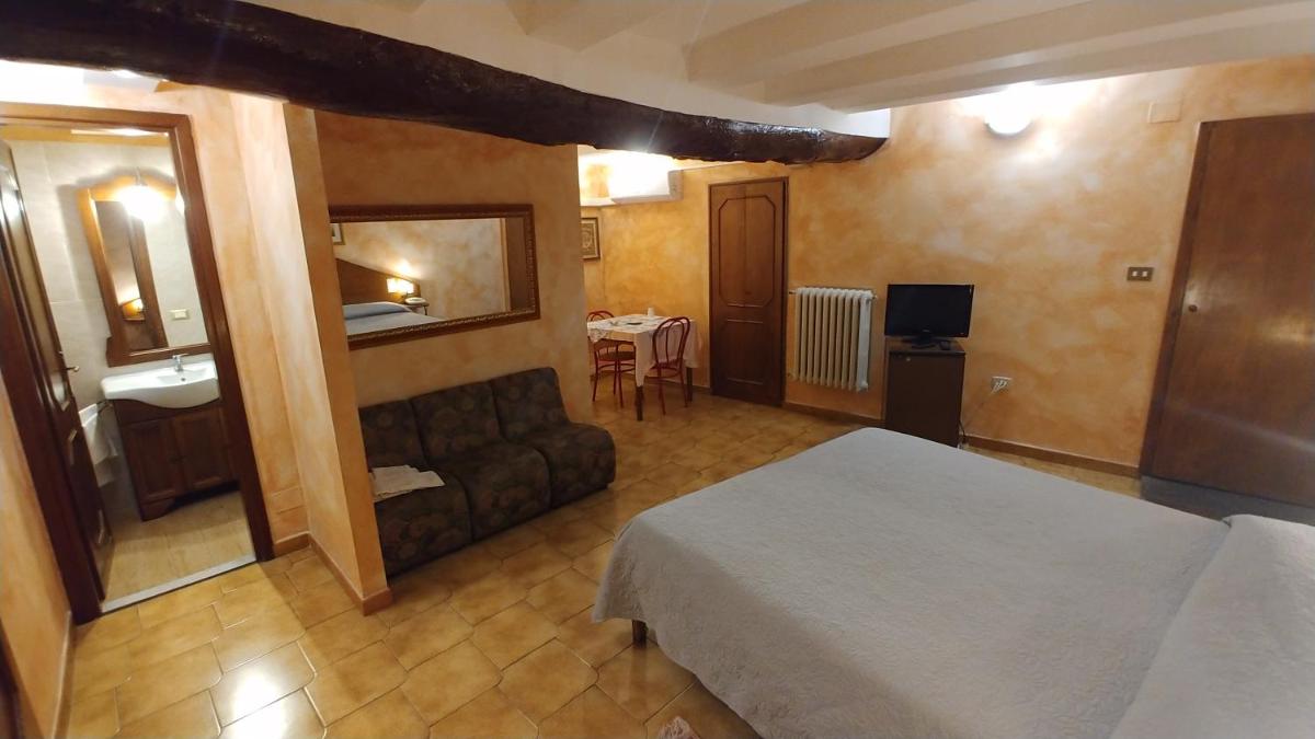 Hotel Centrale - Housity