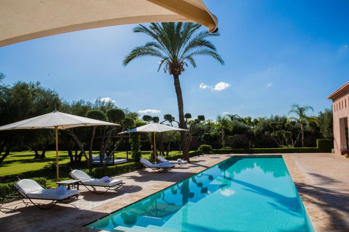 Villa Koutoubia, jardin luxuriant, piscine et spa - Housity