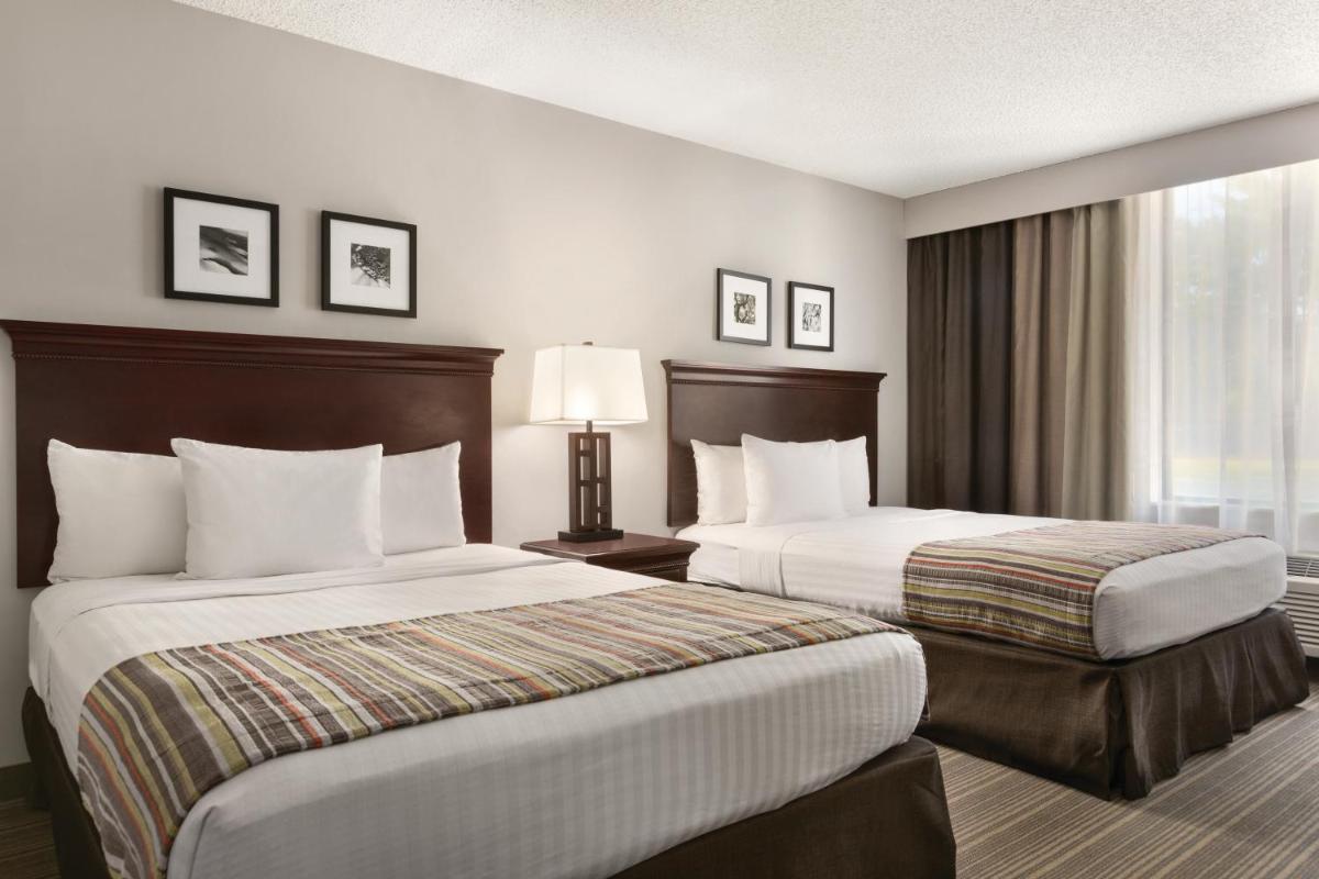 Country Inn & Suites by Radisson, Traverse City, MI - Housity