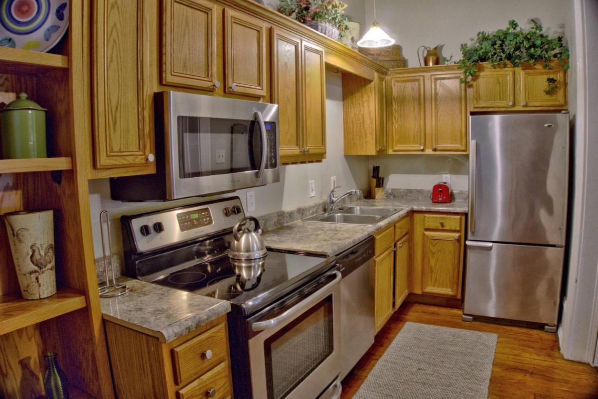 Beautiful 6 Bed, 5 Bath Historic Savannah Home - Hizvo