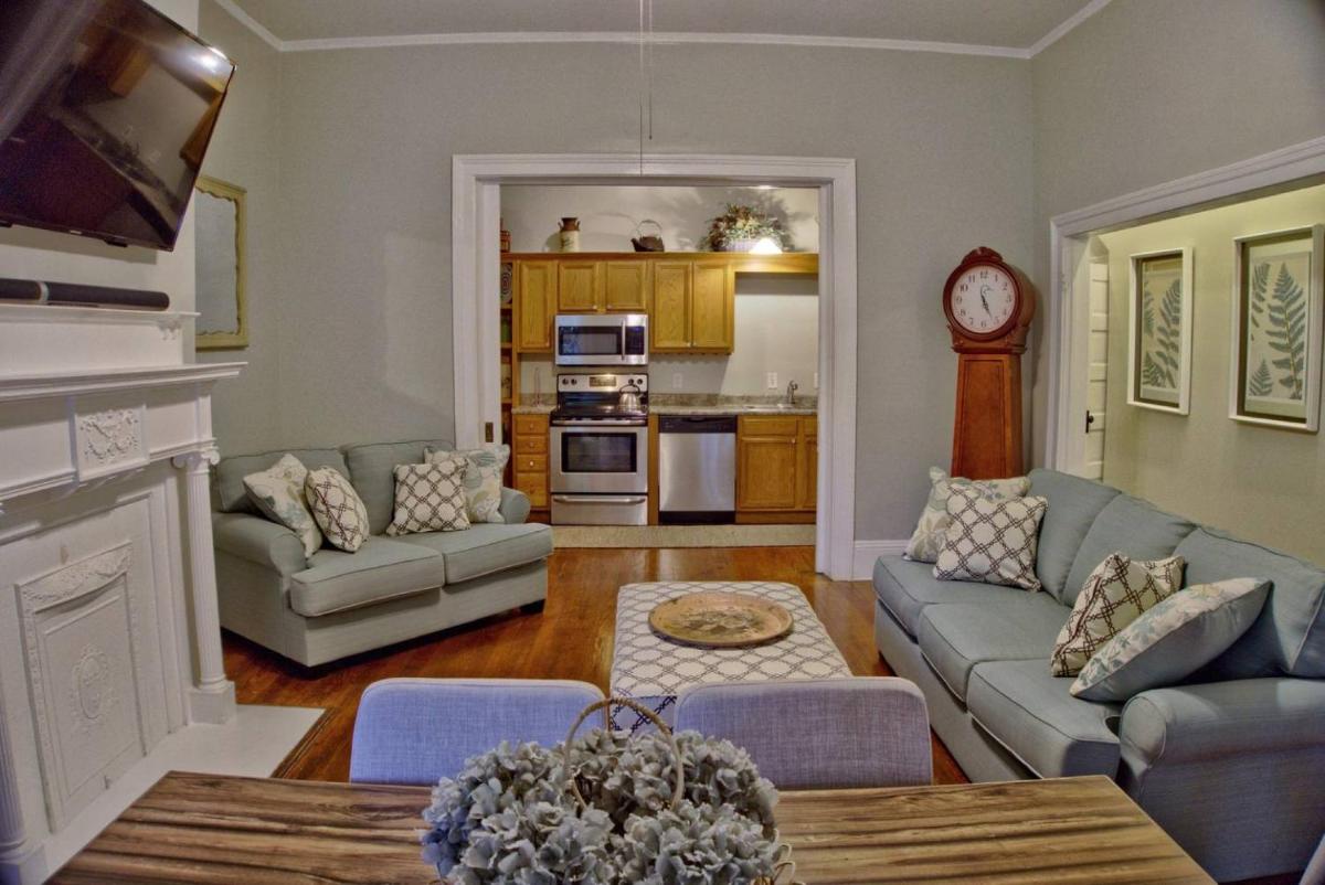 Beautiful 6 Bed, 5 Bath Historic Savannah Home - Hizvo