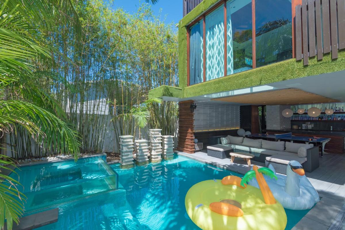 Cubby House - Housity