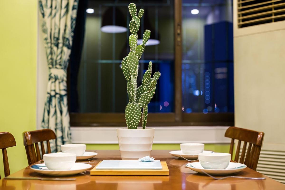 Chongqing Yuzhong·Hongya Cave· Locals Apartment 00134800 - Housity