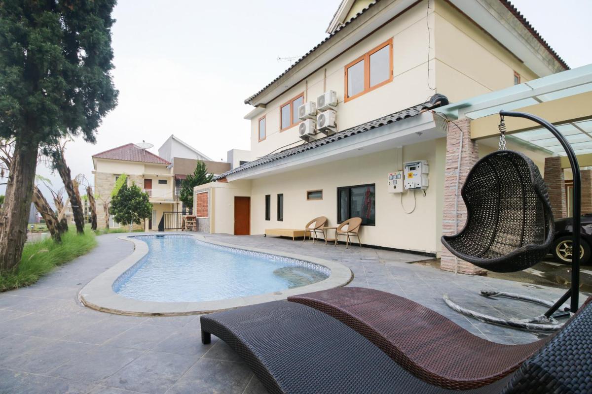 RedDoorz Plus At Panorama Villas Batu - Housity