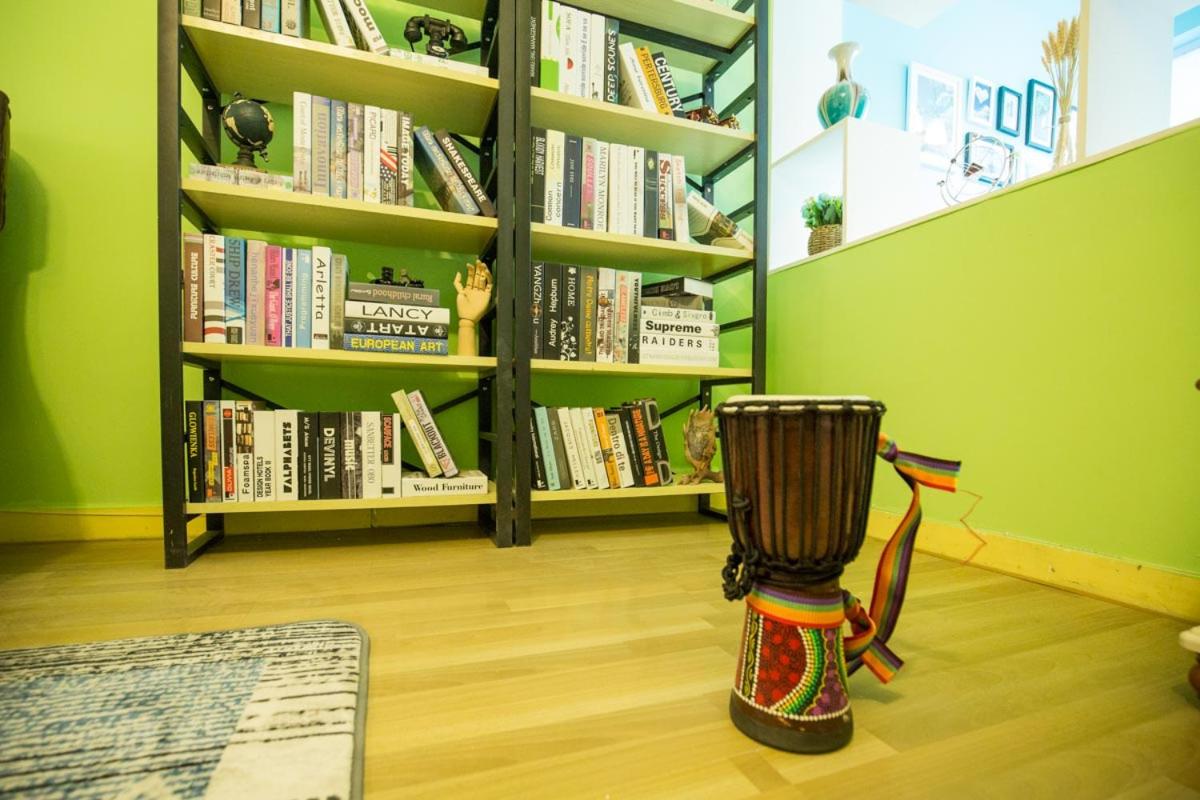 Jinan Lixia·Quancheng Square· Locals Apartment 00135950 - Housity
