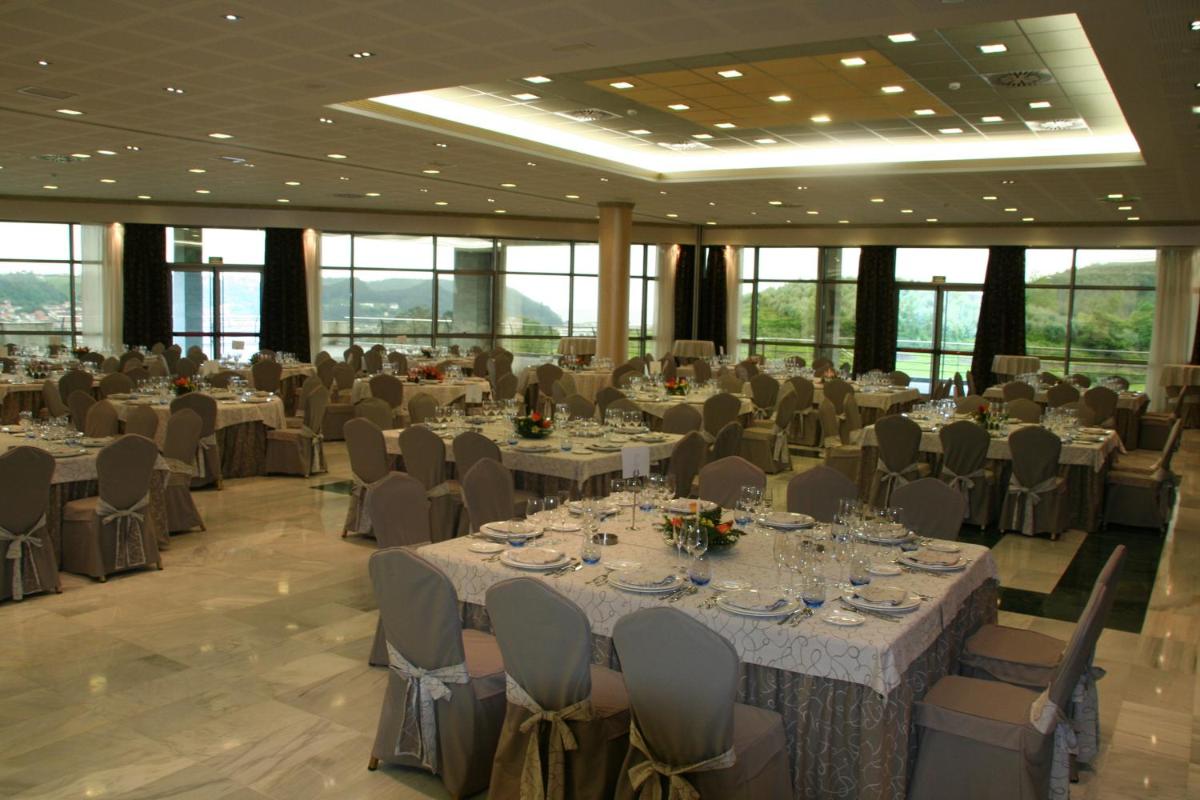 Un restaurante o sitio para comer en Hotel Palacio de la Magdalena