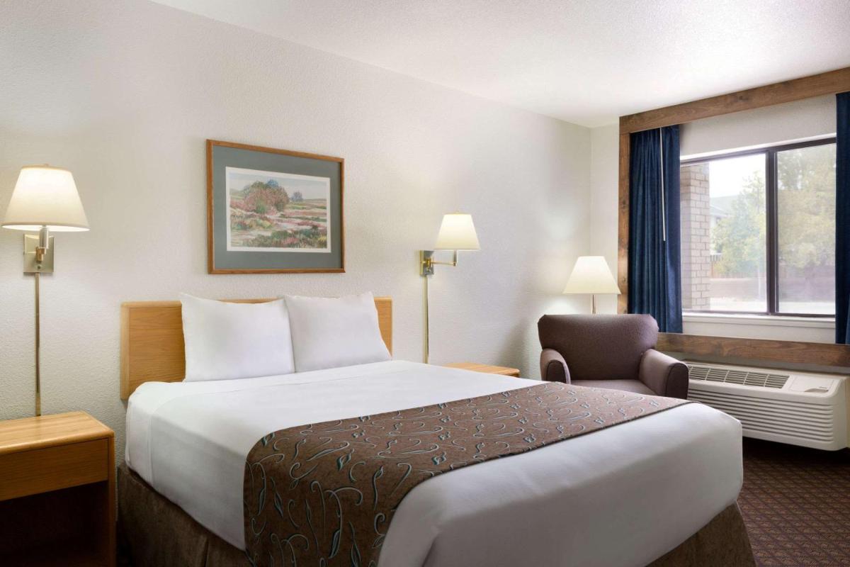 Travelodge by Wyndham Belen - Housity