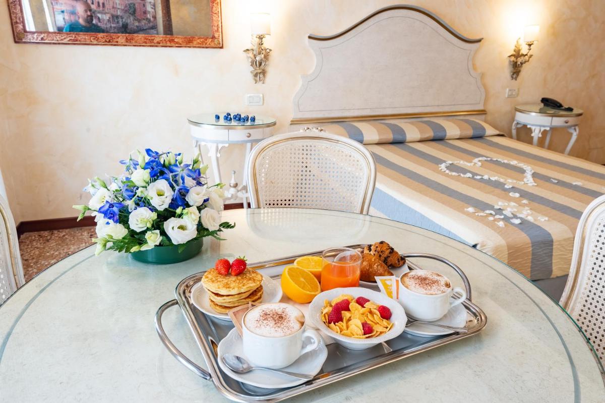 Hotel Mercurio - Housity