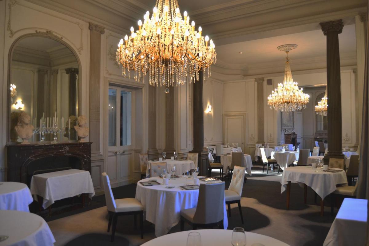 Coin salon dans l'établissement Château des Reynats