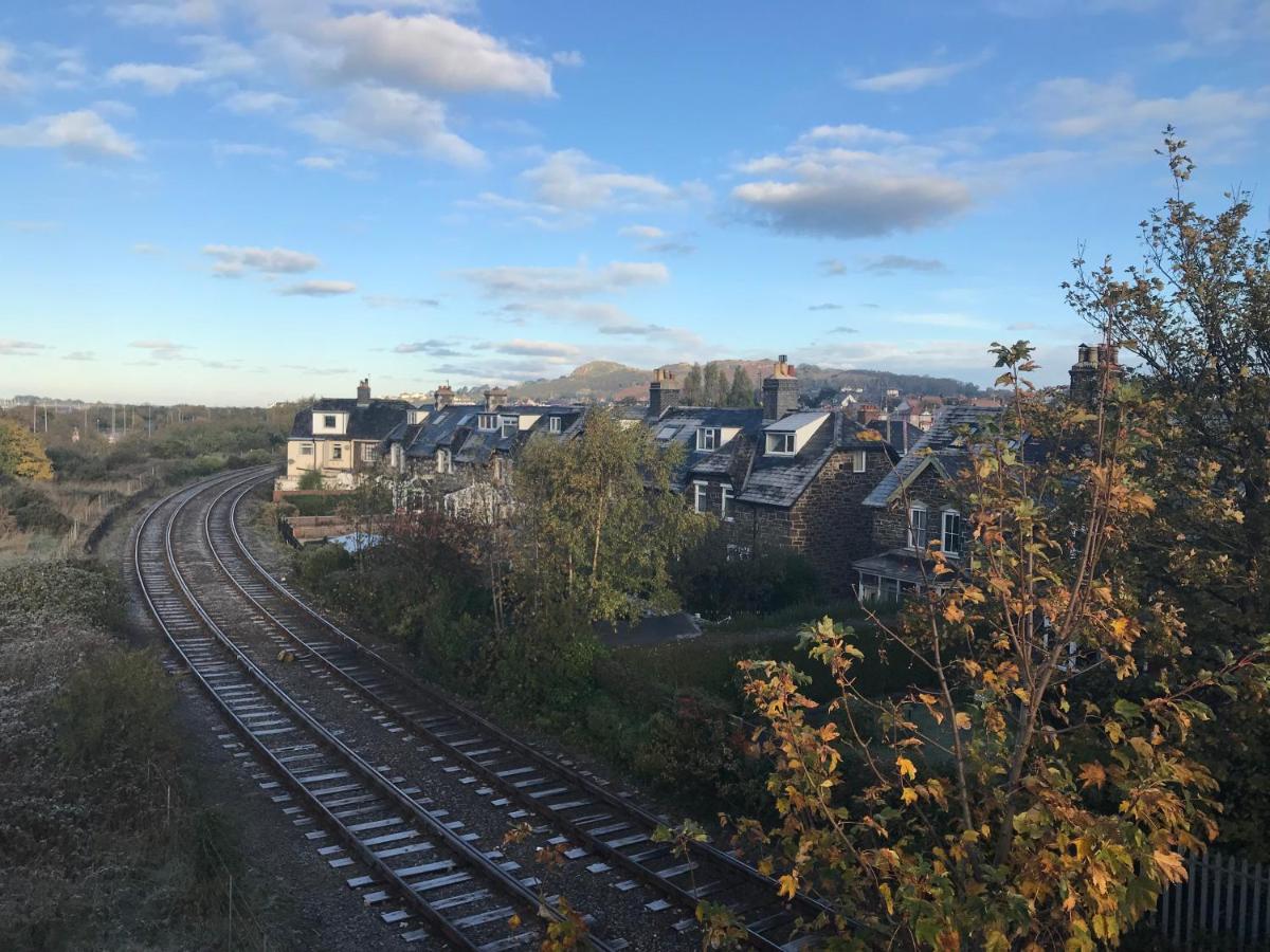 Platform 13 Railway Cottage - Housity