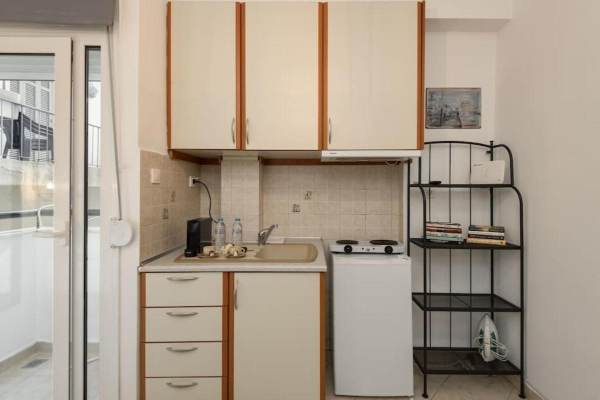 Suitetrails - Central Studio! Fiber WiFi, AC, Private, Self Check-in!