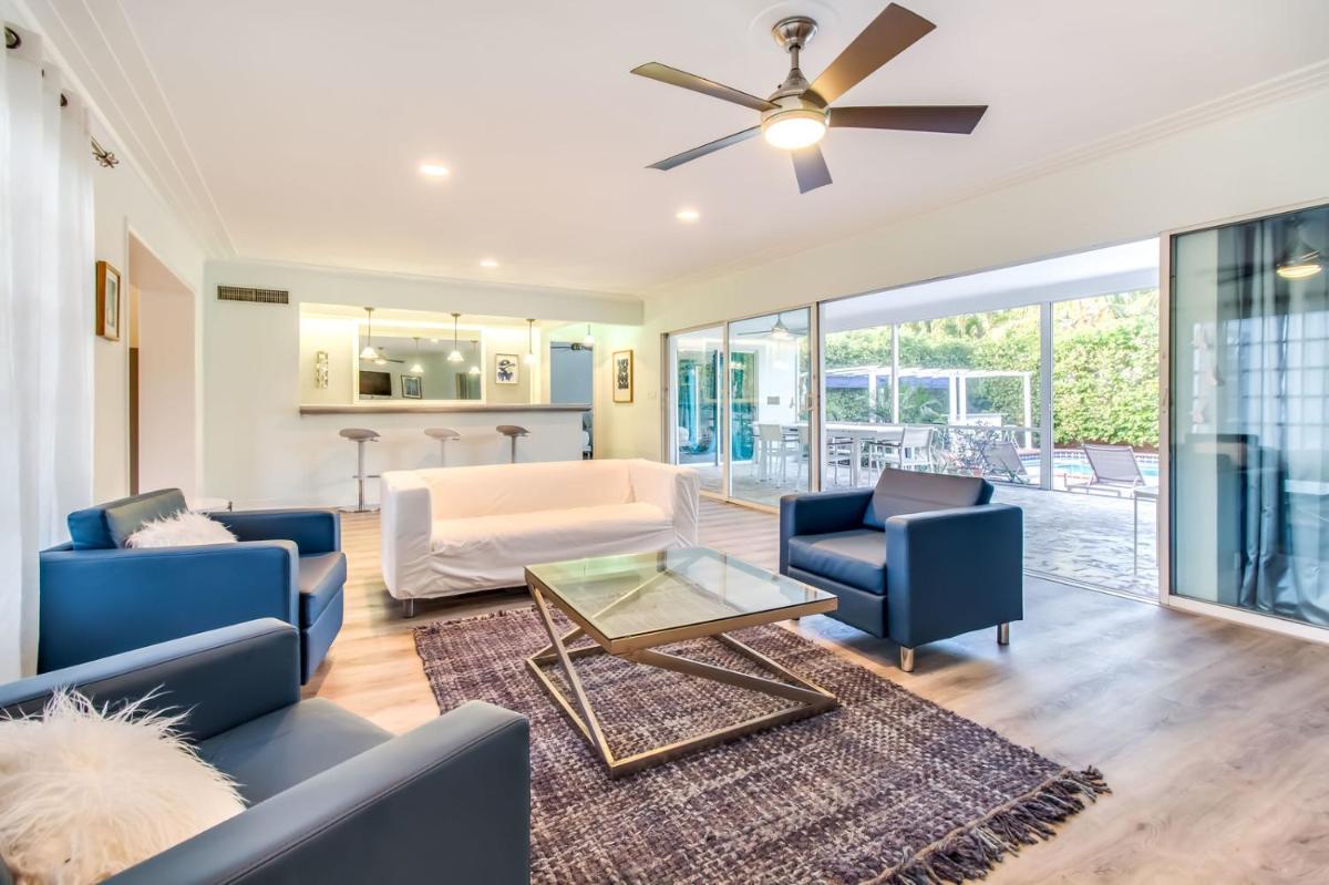 Chateau Hollywood Luxury Home & Pool Near Hollywood Broadwalk - Housity