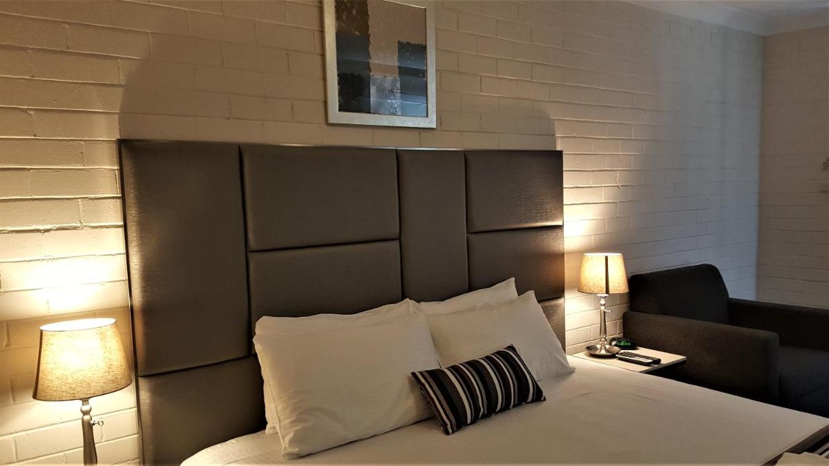 Hibiscus Lakeside Motel - Housity
