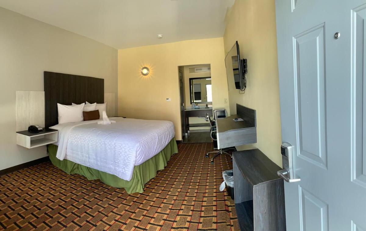 HomeStay Inn & Suites Edinburg - Housity
