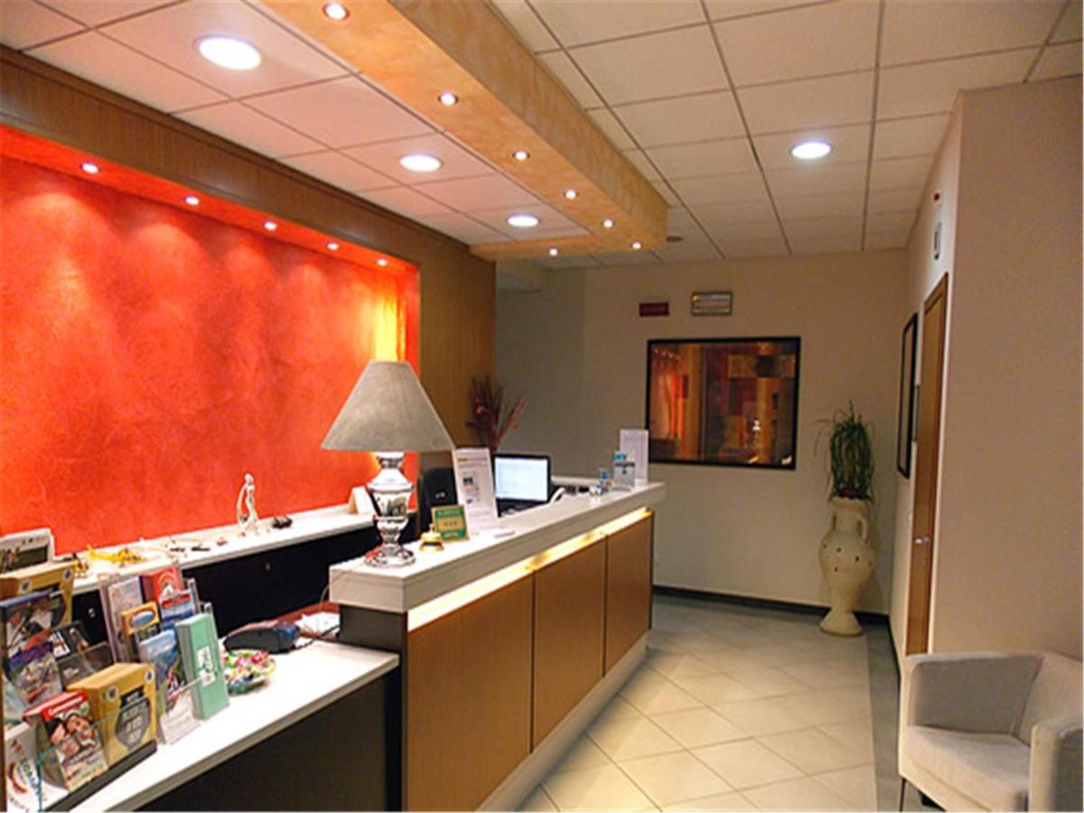 Hotel David - Housity