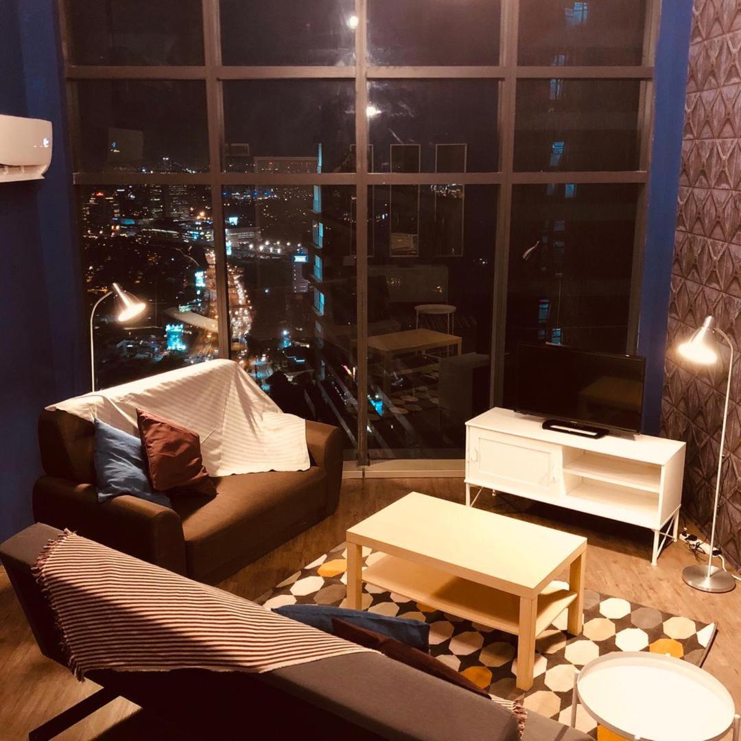 Spacious & Comfy Loft @ EMPIRE CITY DAMANSARA PERDANA - Housity