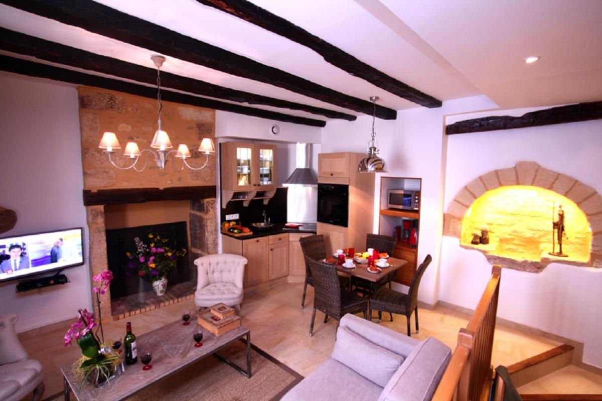 In Sarlat Luxury Rentals, Medieval Cente - Gite Barry - Housity