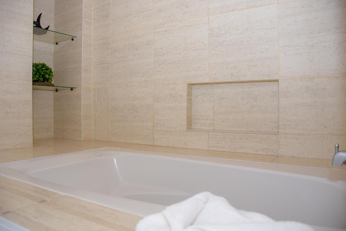 Hotel Real de TX - Housity