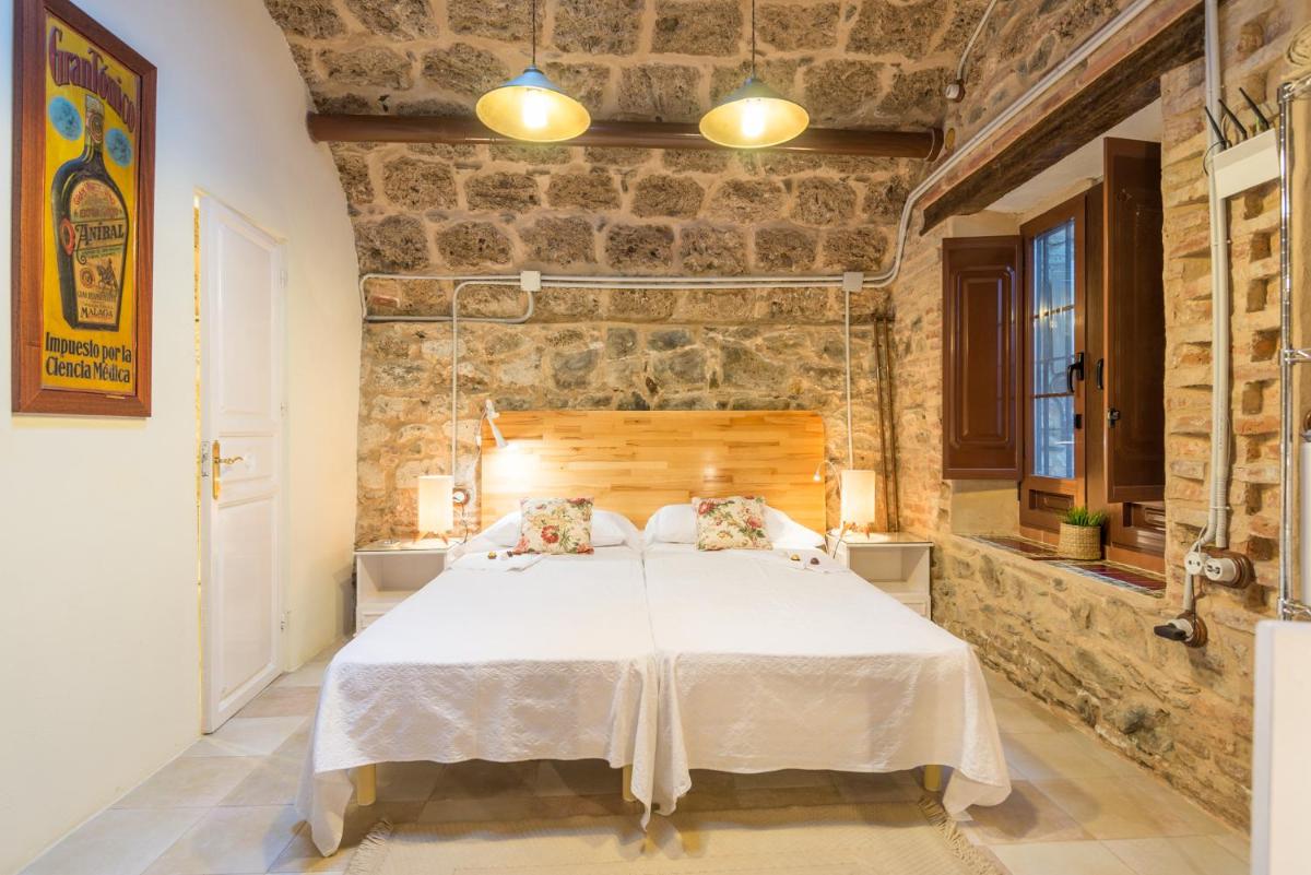 Villa Amalia Suites Malaga - Housity