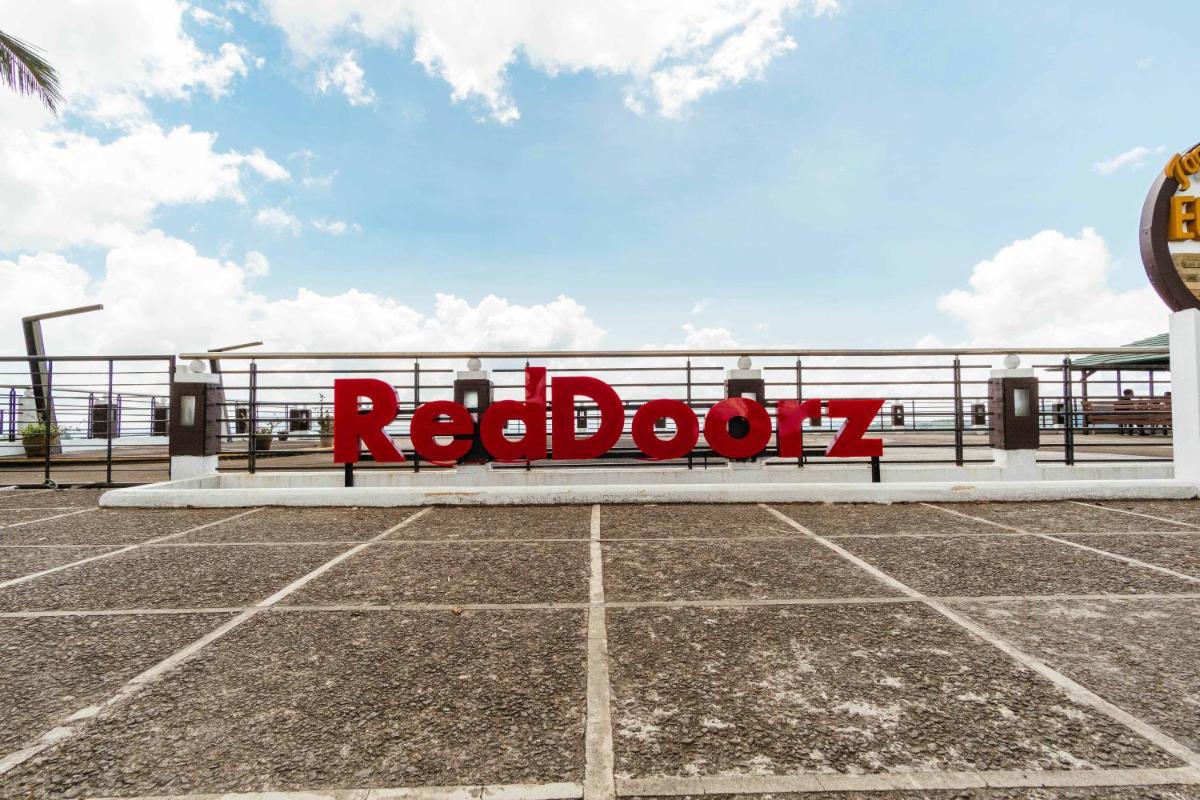 RedDoorz Plus at The Ridge Tagaytay - Housity