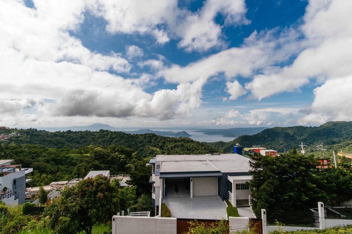 RedDoorz Plus at The Ridge Tagaytay - Housity