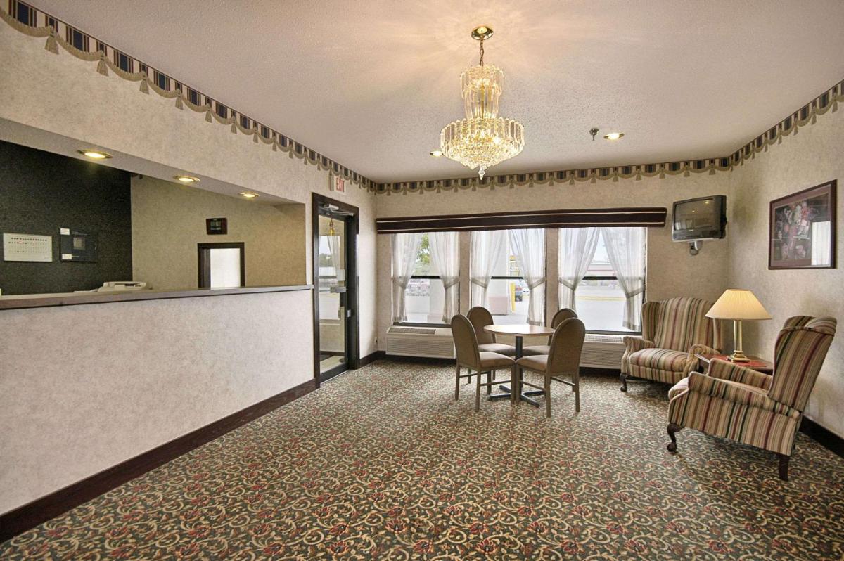 Days Inn by Wyndham Walcott Davenport - Housity