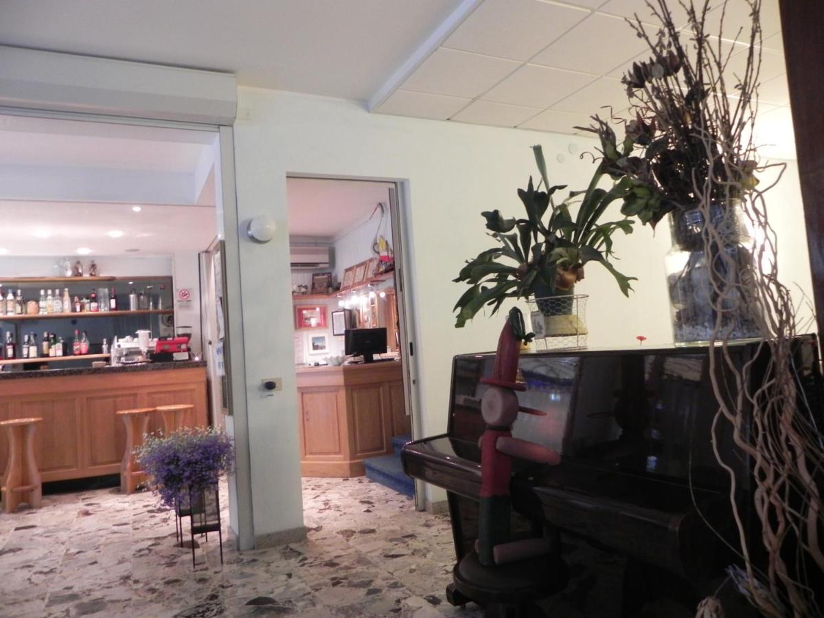 Hotel Antonella - Housity