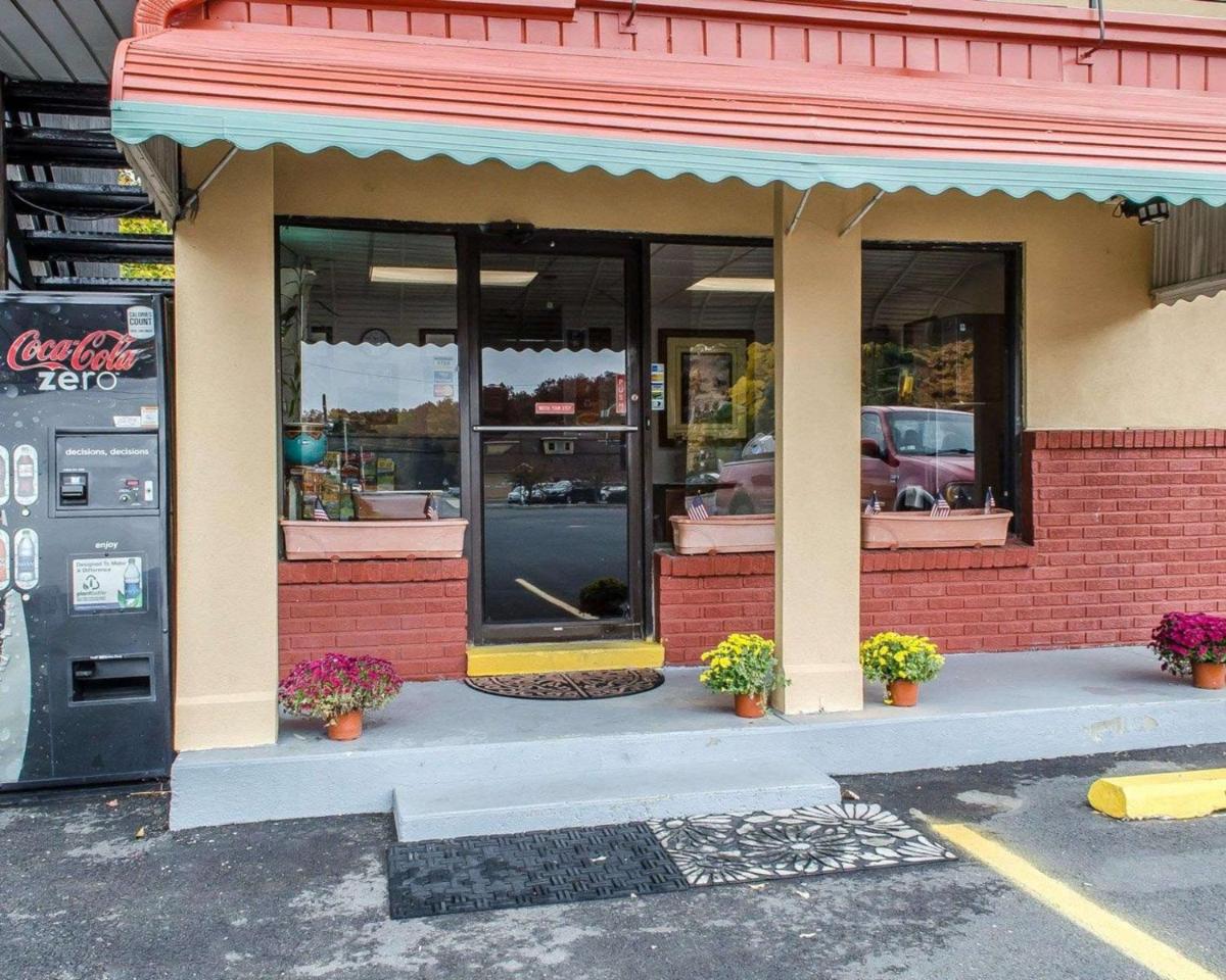 Econo Lodge - Housity