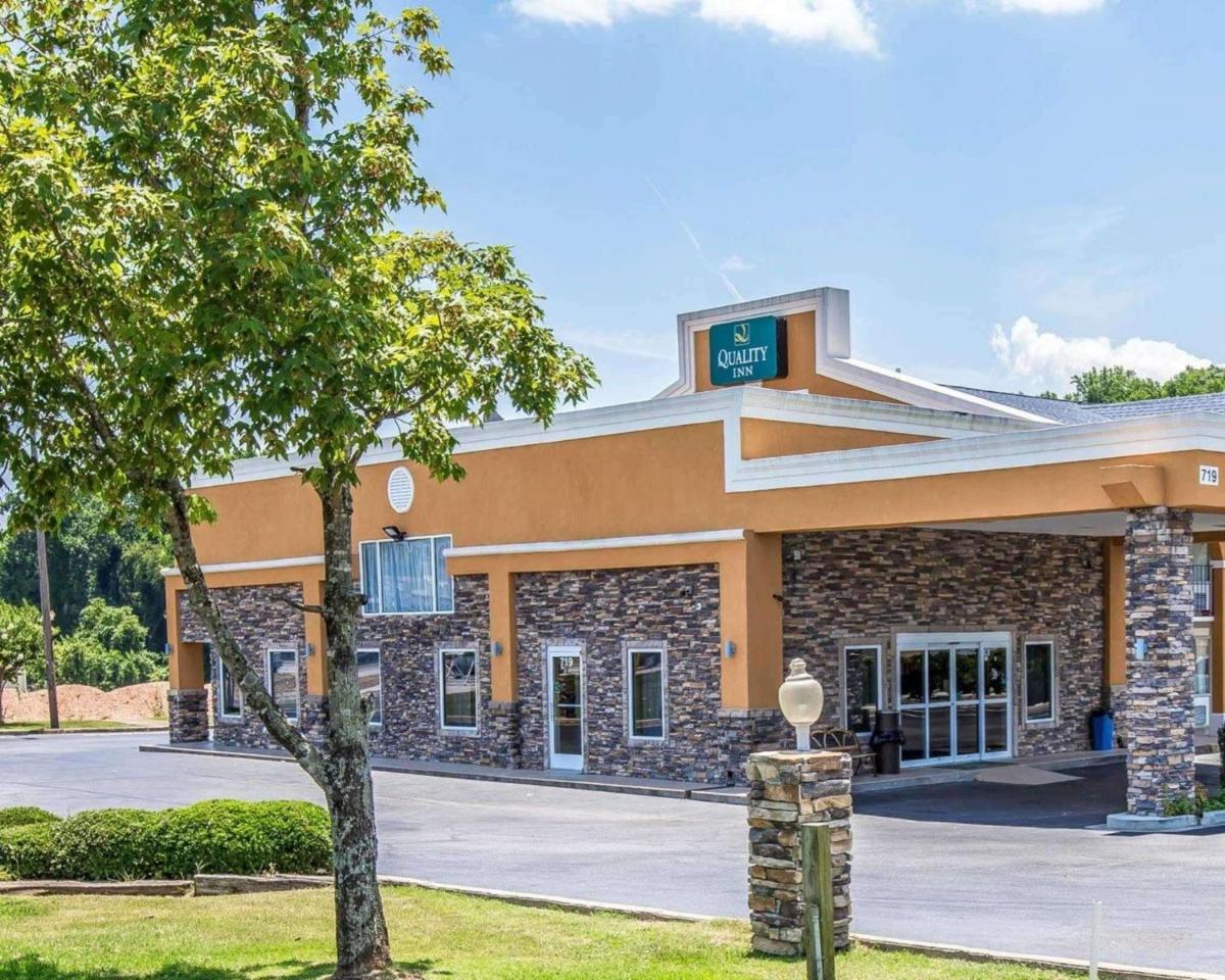 Quality Inn Greenwood Hwy 25 - Housity