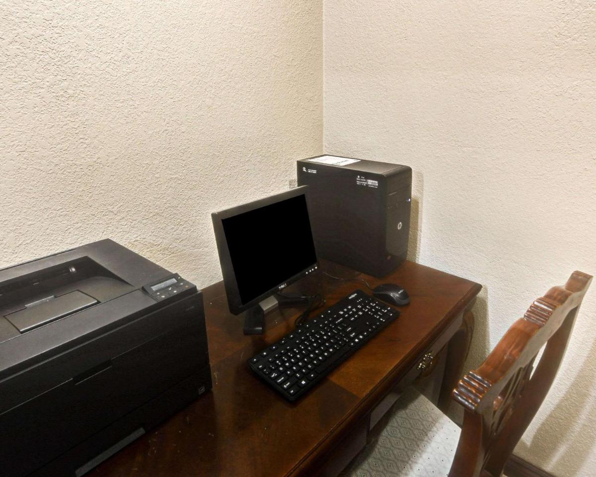 Quality Inn Forest Hill - Fort Worth South - Housity