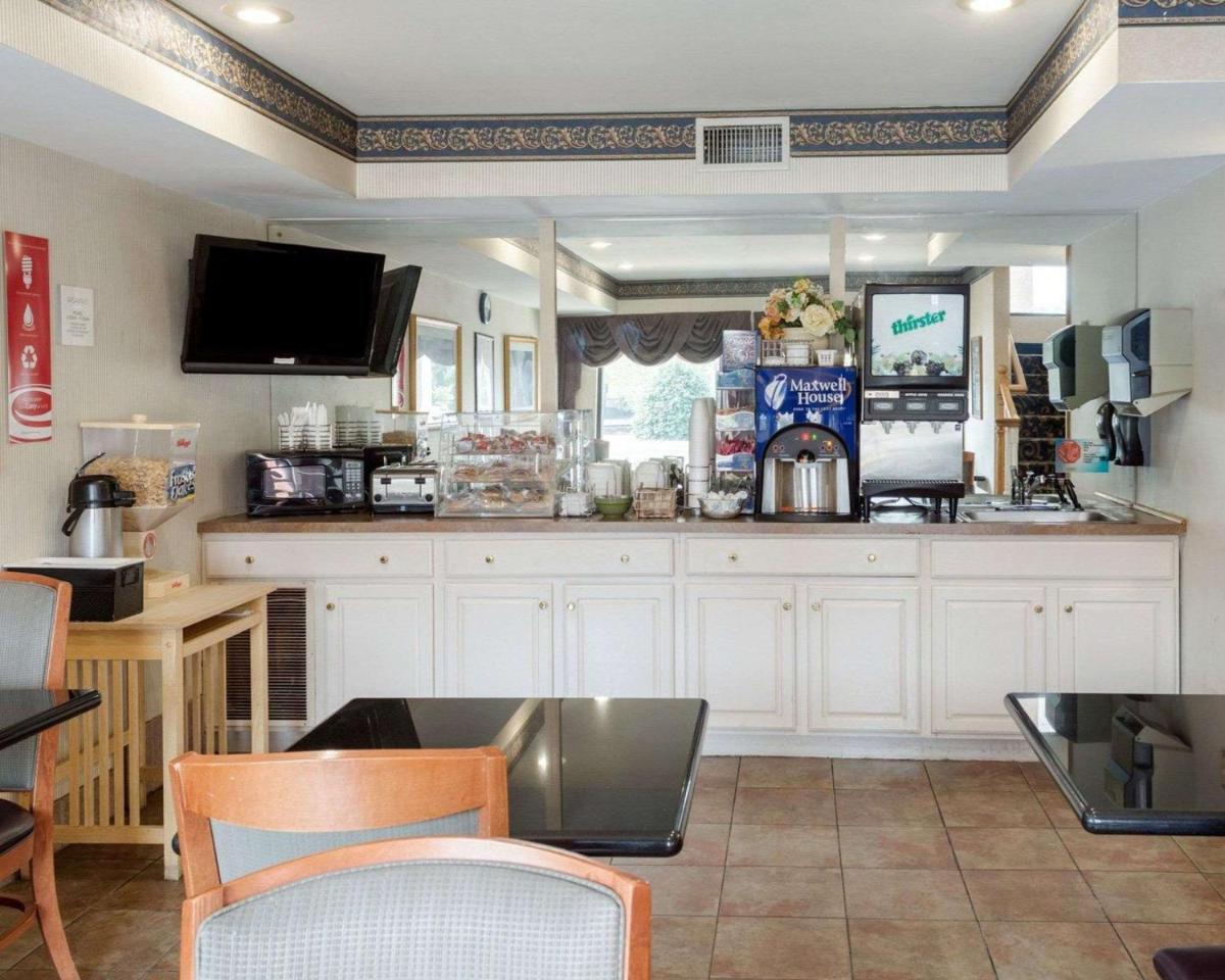 Econo Lodge Hopewell Near Fort Lee I-295 - Housity