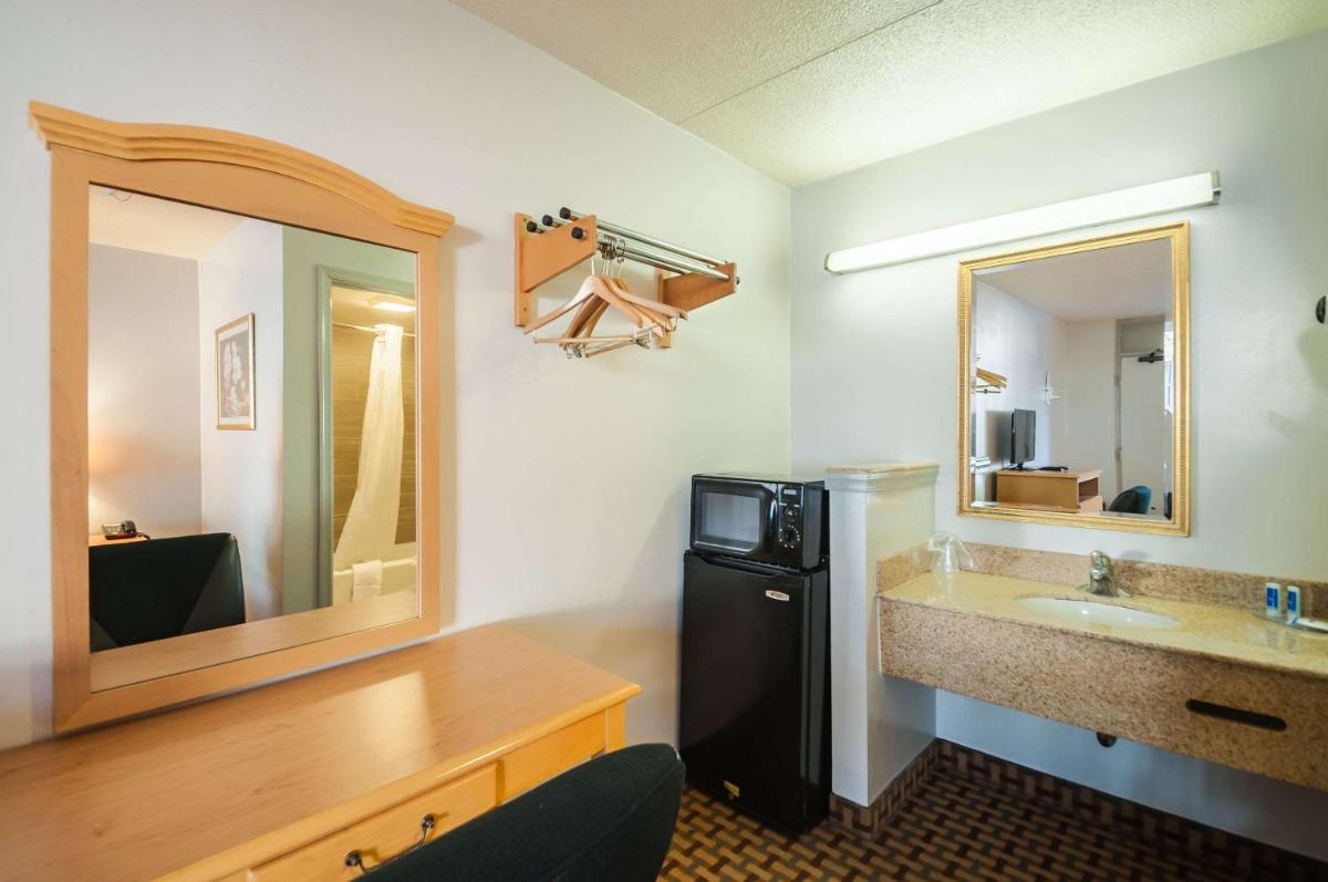 Econo Lodge Elkridge near Arundel Mills - Housity