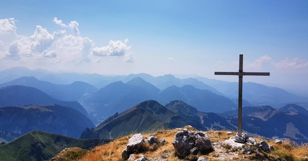 Vue générale sur la montagne ou vue sur la montagne depuis l'hôtel