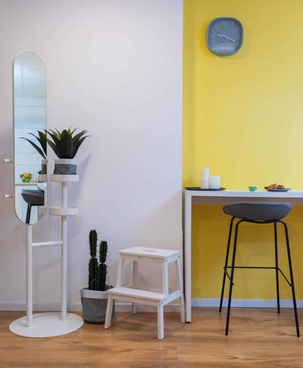 Suitetrails - Colorful Apartment Near the Beach