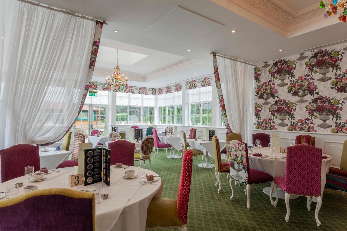 Orsett Hall - Housity