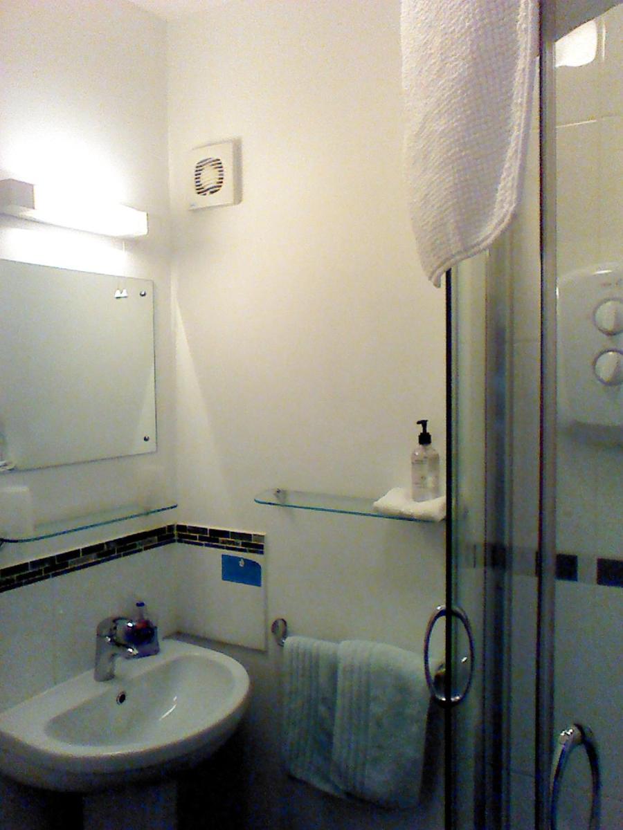 Mountbatten Hotel - Housity