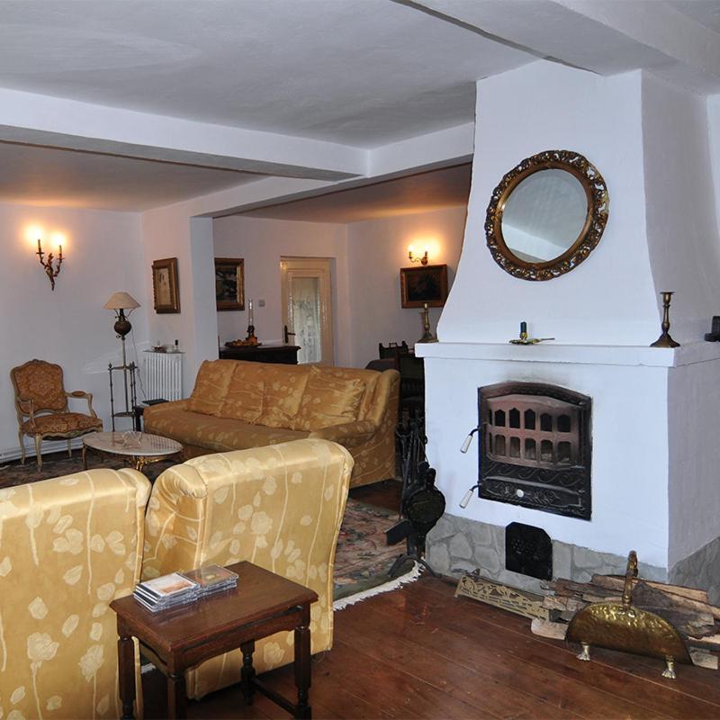 Bed & Breakfast Popamuseum Tarpesti strada Muzeului nr 28 - Housity