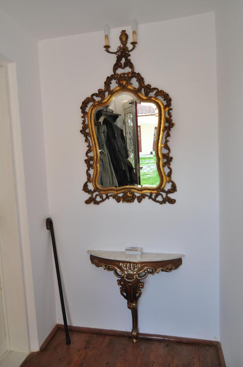 Bed & Breakfast Popamuseum Tarpesti strada Muzeului nr 28 - Housity