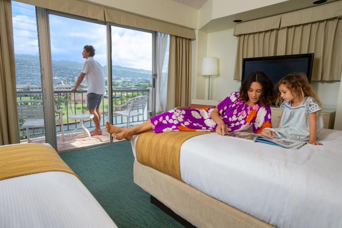 Coconut Waikiki Hotel - Housity