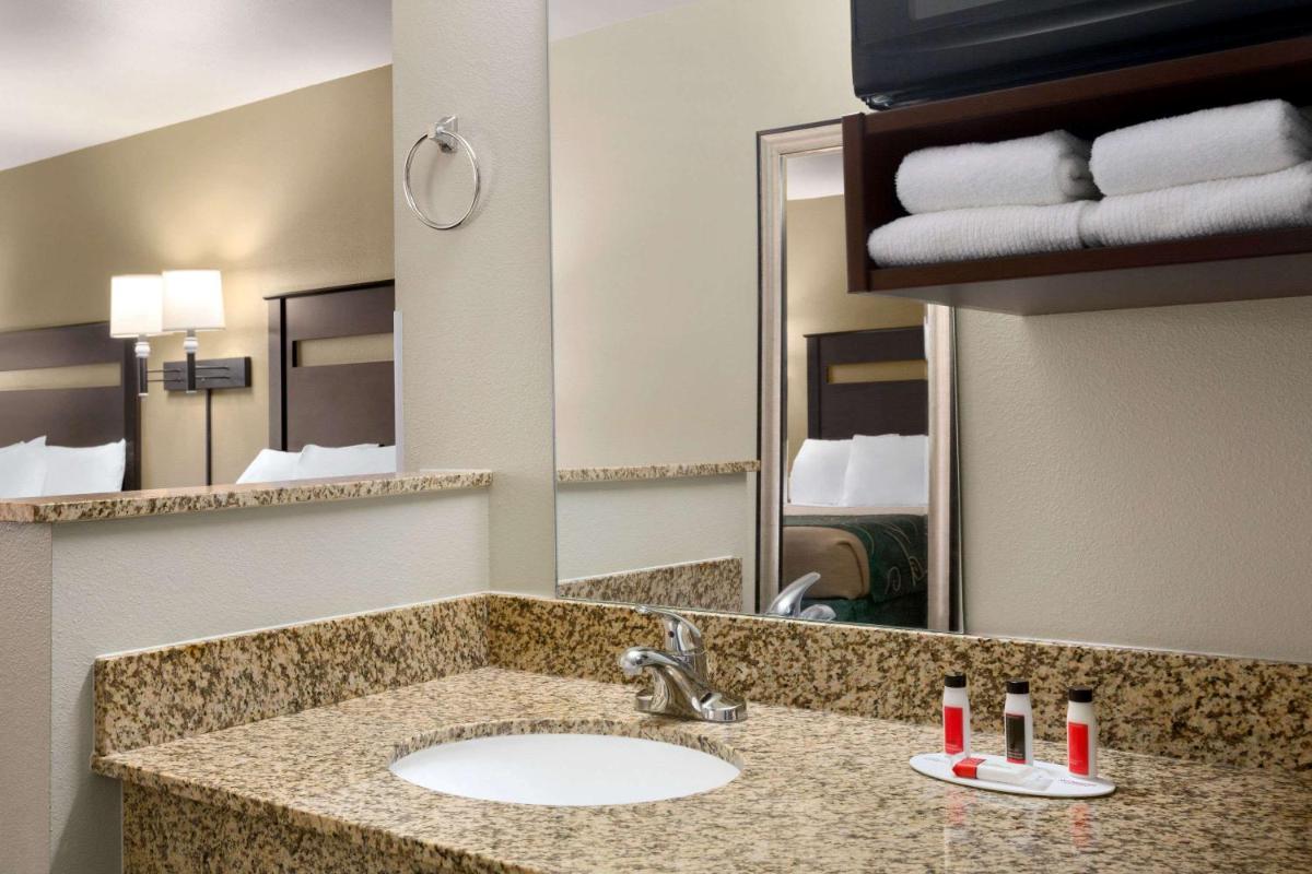 Baymont by Wyndham Glendive - Housity