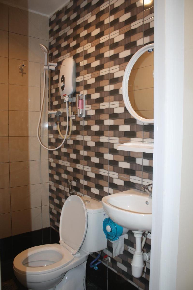 Cozy Riverside Hotel - Housity