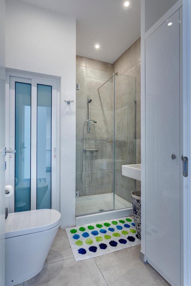 Modern Seaview Apartment In a Prime Location - Housity