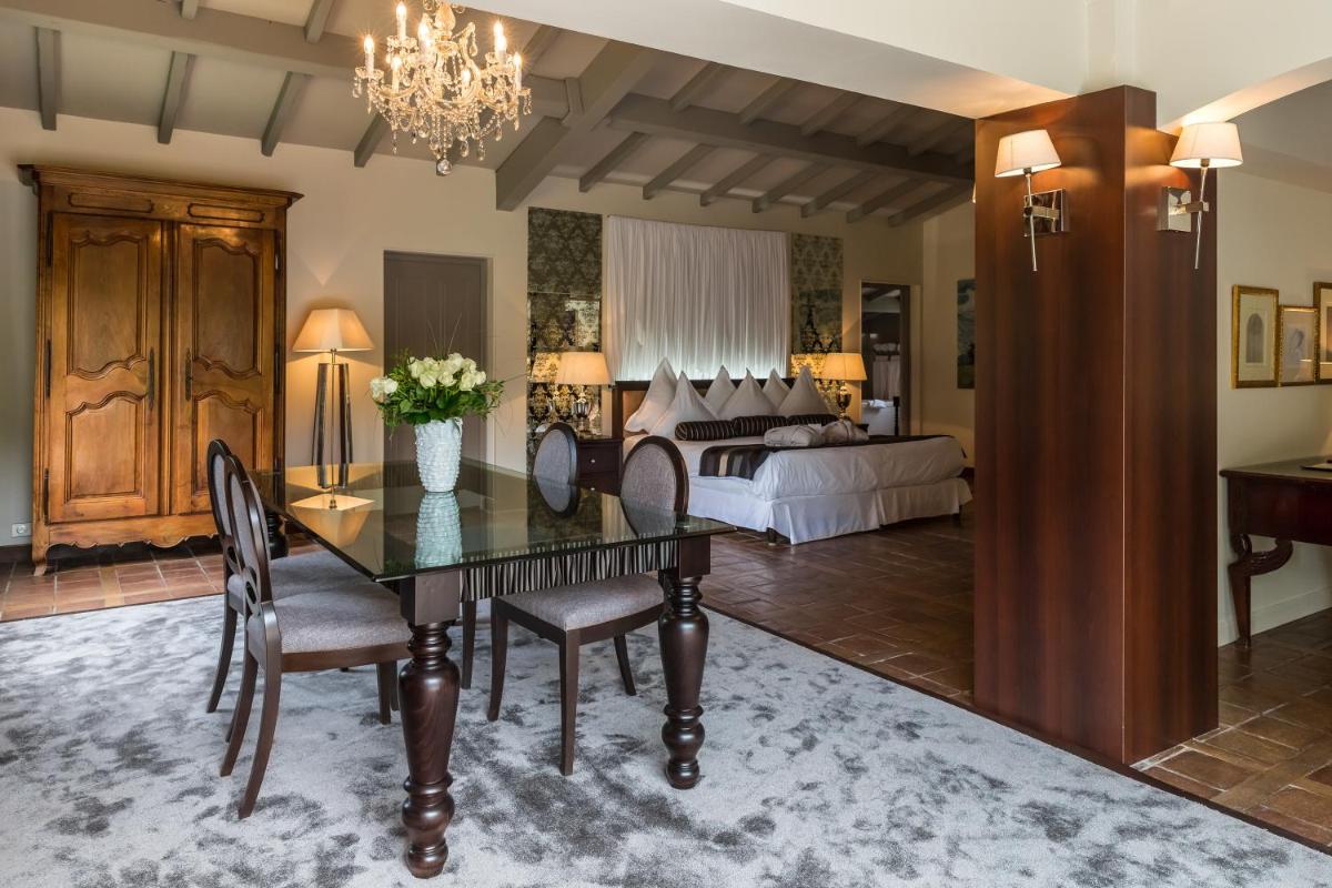 Un ou plusieurs lits dans un hébergement de l'établissement Le Vallon de Valrugues Hotel Spa & Villas