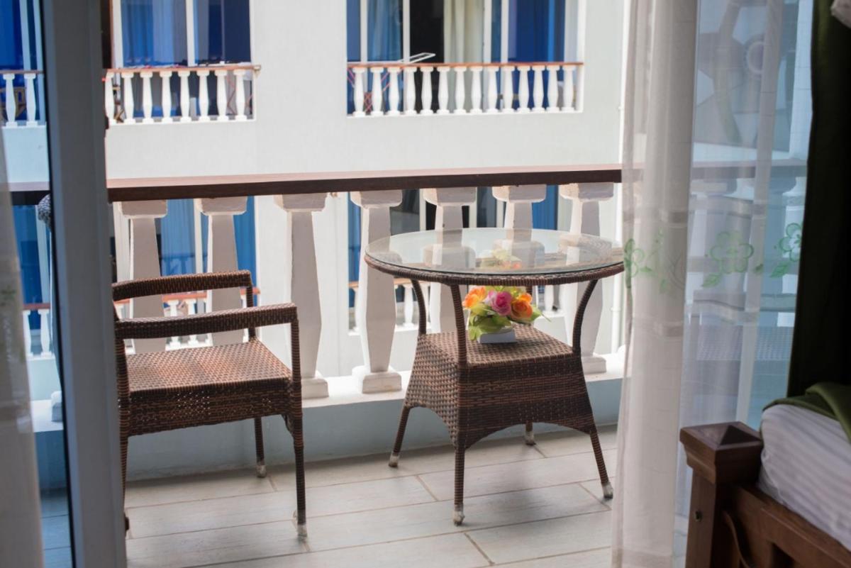 Mombasa Bamburi Beach Studio B44 - Pool & Beach - Sleeps 2 - Hizvo