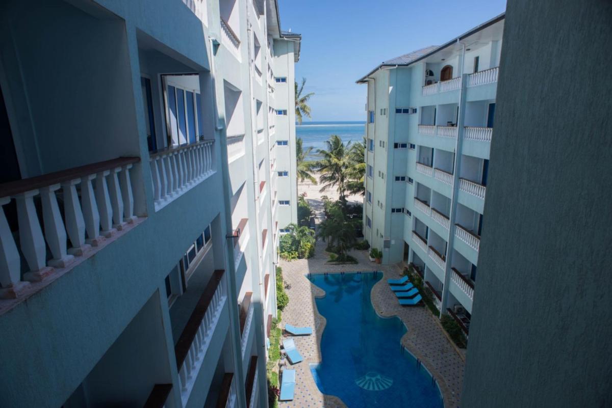 Mombasa Bamburi Beach Studio B44 - Pool & Beach - Sleeps 2 - Hizvo
