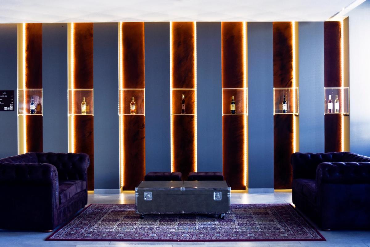 Uma área de estar em AP Maria Nova Lounge - Adults Friendly