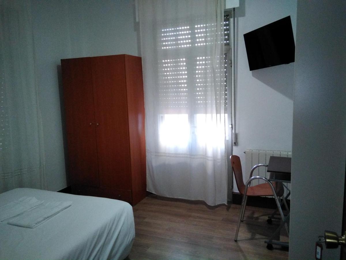 Hostal Ancla Dorada - Housity