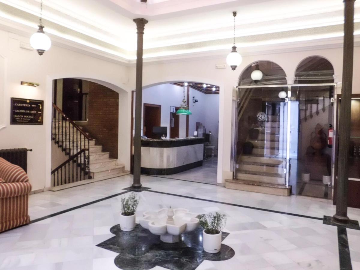 una vista del vestíbulo de un edificio en Hotel Palacio de Oñate, en Guadix 59 fotos más