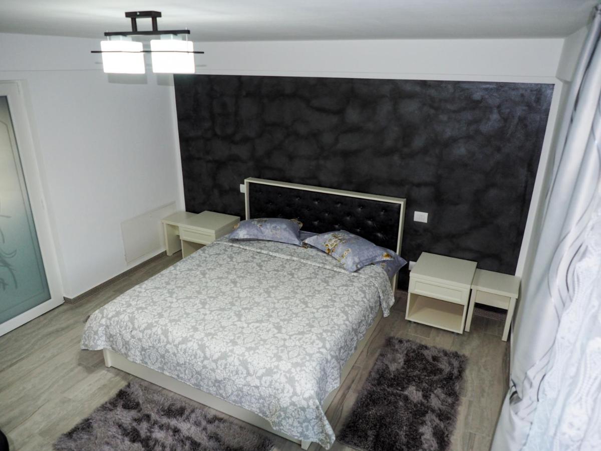 Moldi Moldovita - Housity